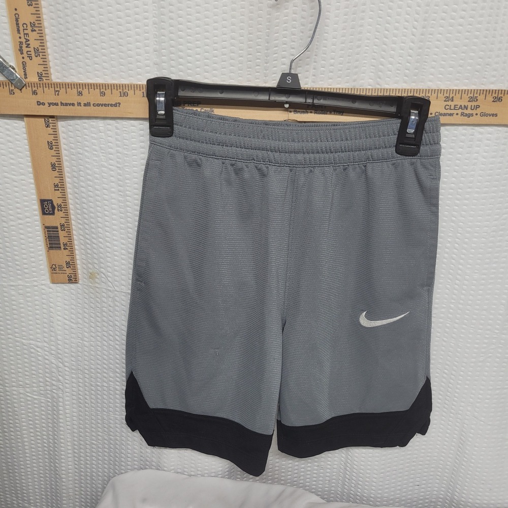 Nike Dri-FIT Mens Grey Black Mesh Athletic Training Shorts Size Medium